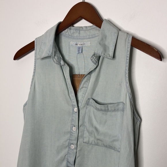 NWT Miami Sleeveless Blouse Light Wash Size XS - Picture 2 of 9